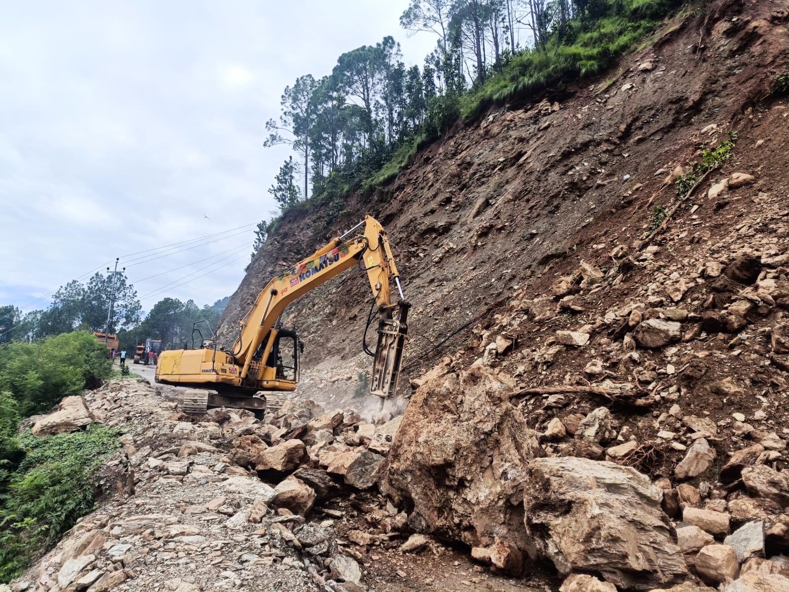 Ridi-Tamghas road section obstructed