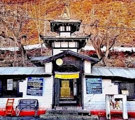 Braving cold, devotees throng Muktinath Temple